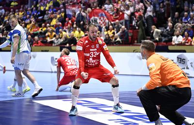 Au câștigat duelul balcanic și au devenit mari favoriți la calificarea în semifinalele Europeanului de handbal masculin