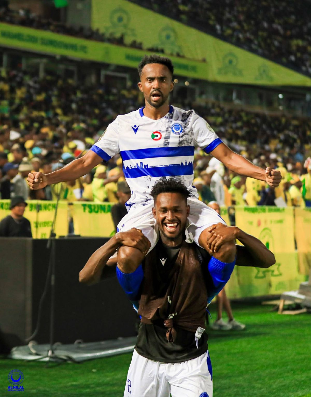 Sărbătoare la echipa lui Reghecampf pe „stil românesc” » Conducătorul a aruncat cu bani în vestiar