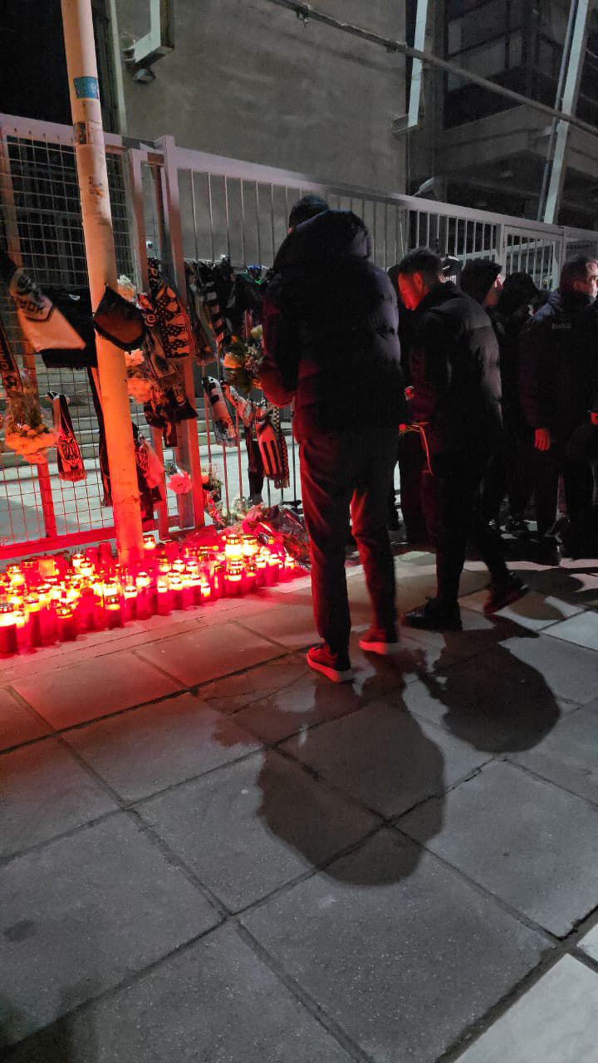 Răzvan Lucescu, la stadionul celor de la PAOK pentru a-i omagia pe suporterii decedați