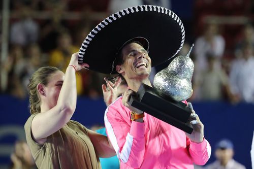 Rafael Nadal la Acapulco 2020, cu trofeul în formă de pară Foto Imago Images