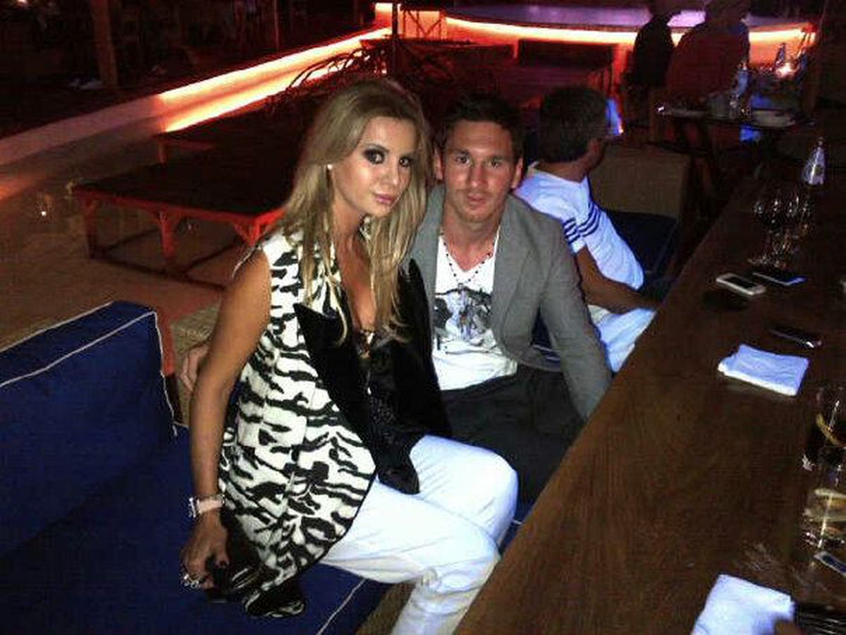 FOTO Povestea unei imagini memorabile » Cum a ajuns una dintre cele mai sexy românce să se fotografieze cu Leo Messi