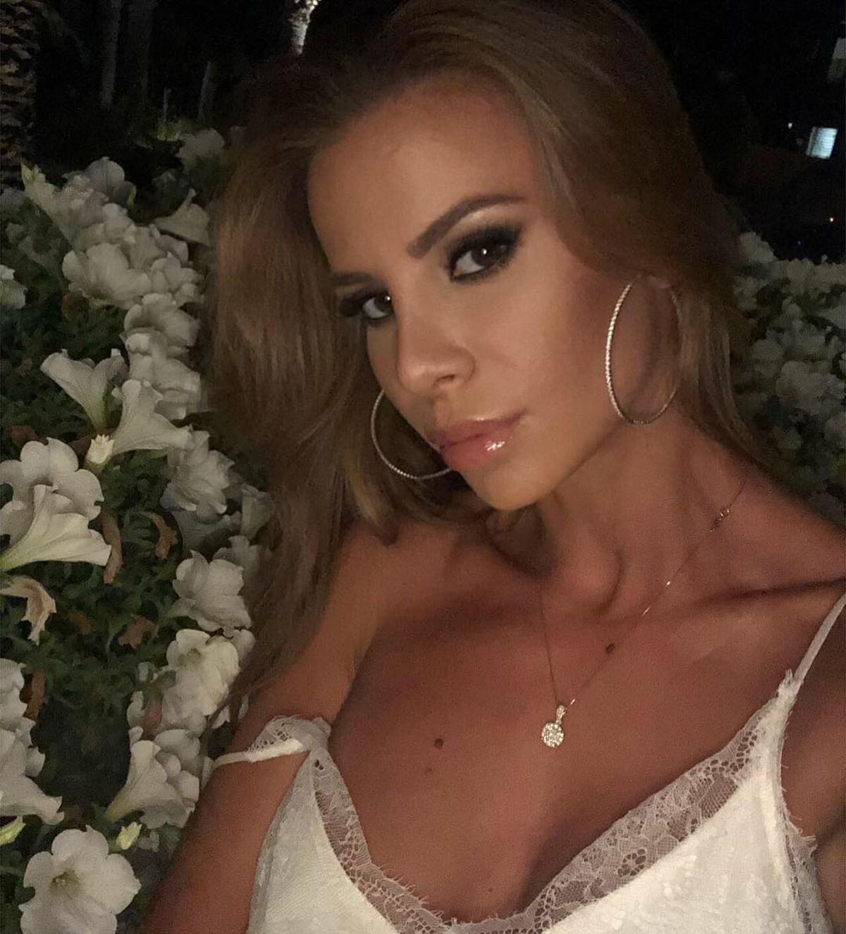 FOTO Povestea unei imagini memorabile » Cum a ajuns una dintre cele mai sexy românce să se fotografieze cu Leo Messi