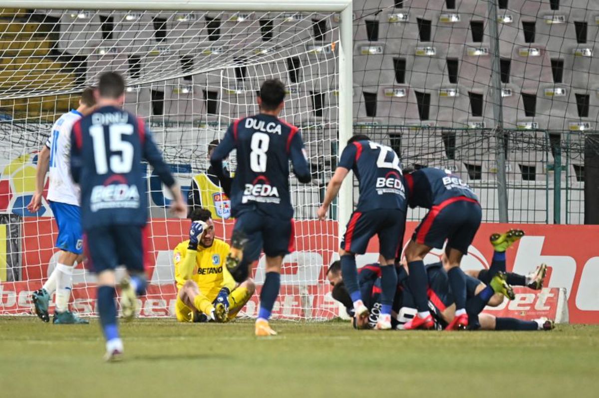 Chindia - Craiova 1-0. Marinos Ouzounidis a găsit cauzele eșecului și l-a taxat pe Istvan Kovacs: „Nu-mi vine să cred că n-a văzut!”