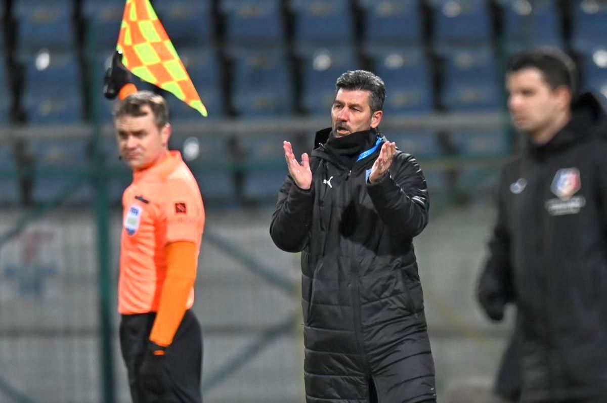 Chindia - Craiova 1-0. Marinos Ouzounidis a găsit cauzele eșecului și l-a taxat pe Istvan Kovacs: „Nu-mi vine să cred că n-a văzut!”