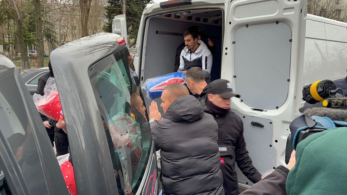 Galeria și clubul FCSB se implică în criza refugiaților » MM și Mustață s-au unit: „La nenorociri e nevoie să fim împreună”