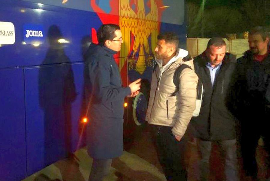 Burleanu a întâmpinat la graniță 13 fotbaliști de la Dinamo Kiev și Șahtior: „Vom continua să ajutăm” + unii au plecat deja din țară