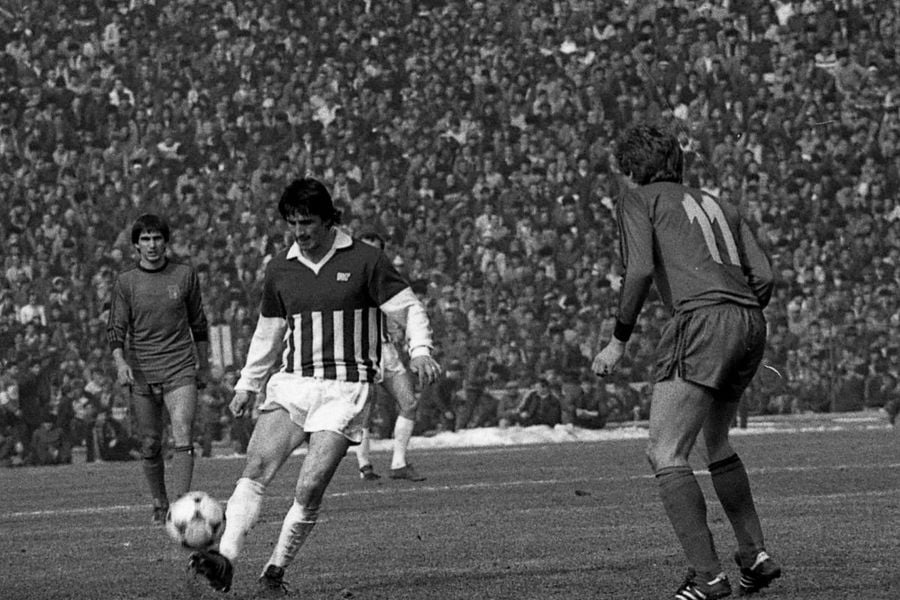 Povestea primul meci ca antrenor al lui Mircea Lucescu, acum fix 44 ani, 8 luni, 6 zile » A fost învins de o divizionară B, iar MVP a fost un stelist care a făcut carieră și la Rapid: „Fotbalul e drogul lui”