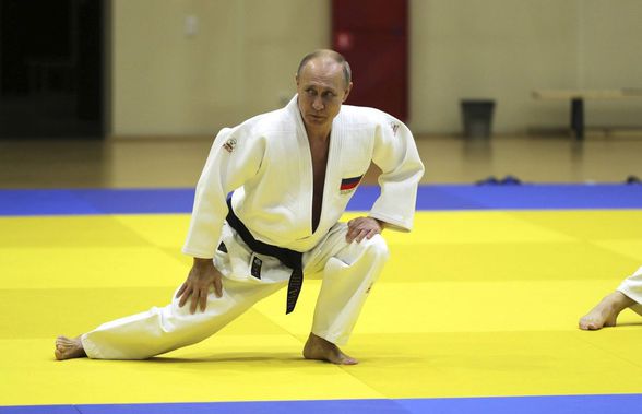 Putin, suspendat din funcție » „Executat” de prietenul român de la judo
