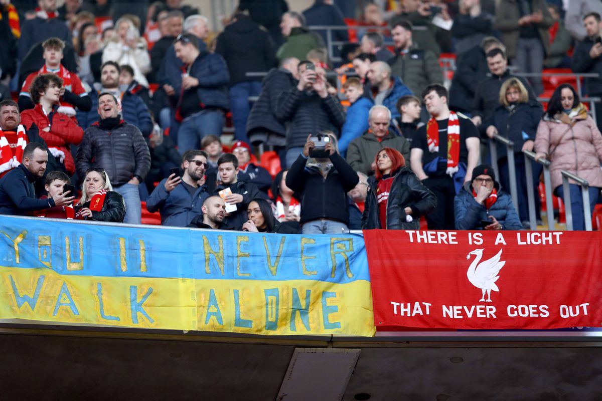 Chelsea - Liverpool, finala Cupei Ligii Angliei » Mii de steaguri ale Ucrainei pe Wembley