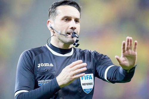 Sebastian Colțescu a stârnit controverse la pauza meciului FC Argeș - FC Voluntari, din etapa #28 a Ligii 1. „Centralul” a fost acuzat că a fluierat mai devreme finalul primei reprize.