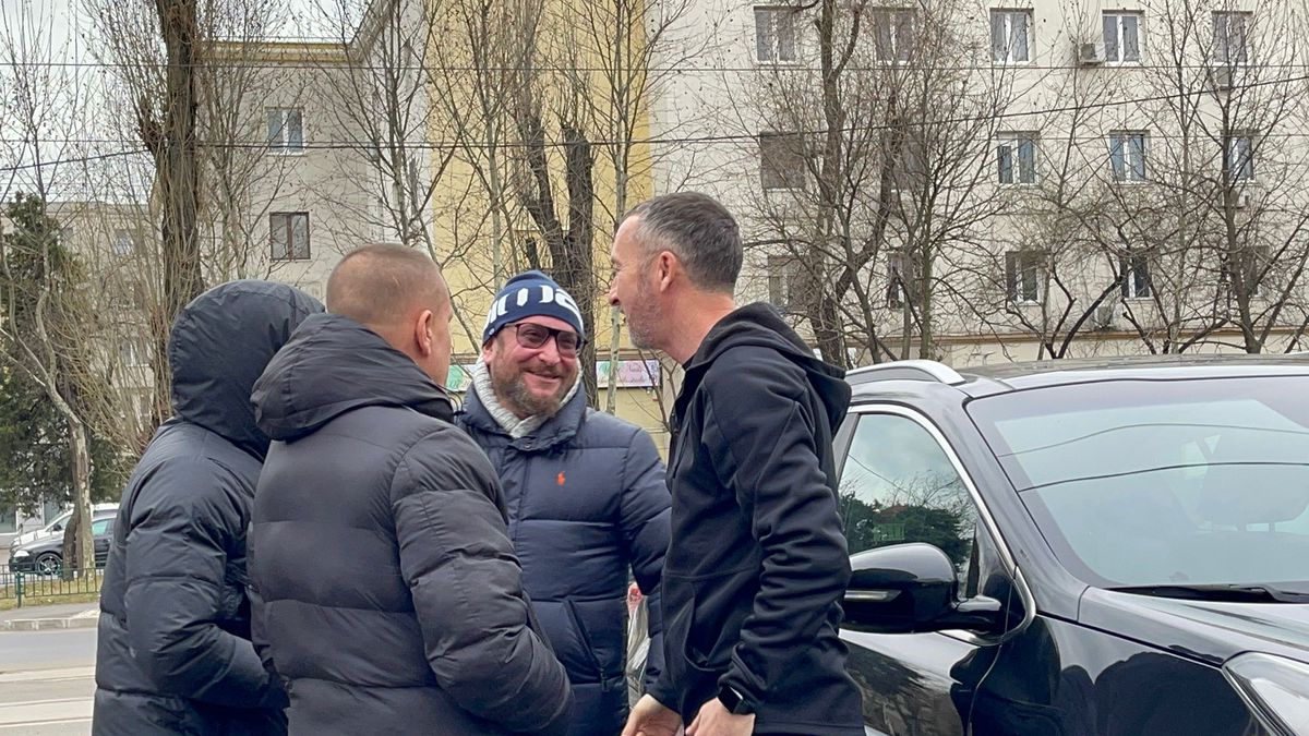 Galeria și clubul FCSB se implică în criza refugiaților » MM și Mustață s-au unit: „La nenorociri e nevoie să fim împreună”