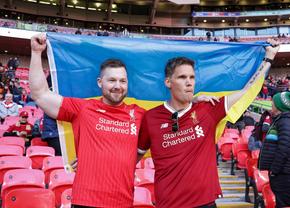 Chelsea - Liverpool, finala Cupei Ligii Angliei » Mii de steaguri ale Ucrainei pe Wembley