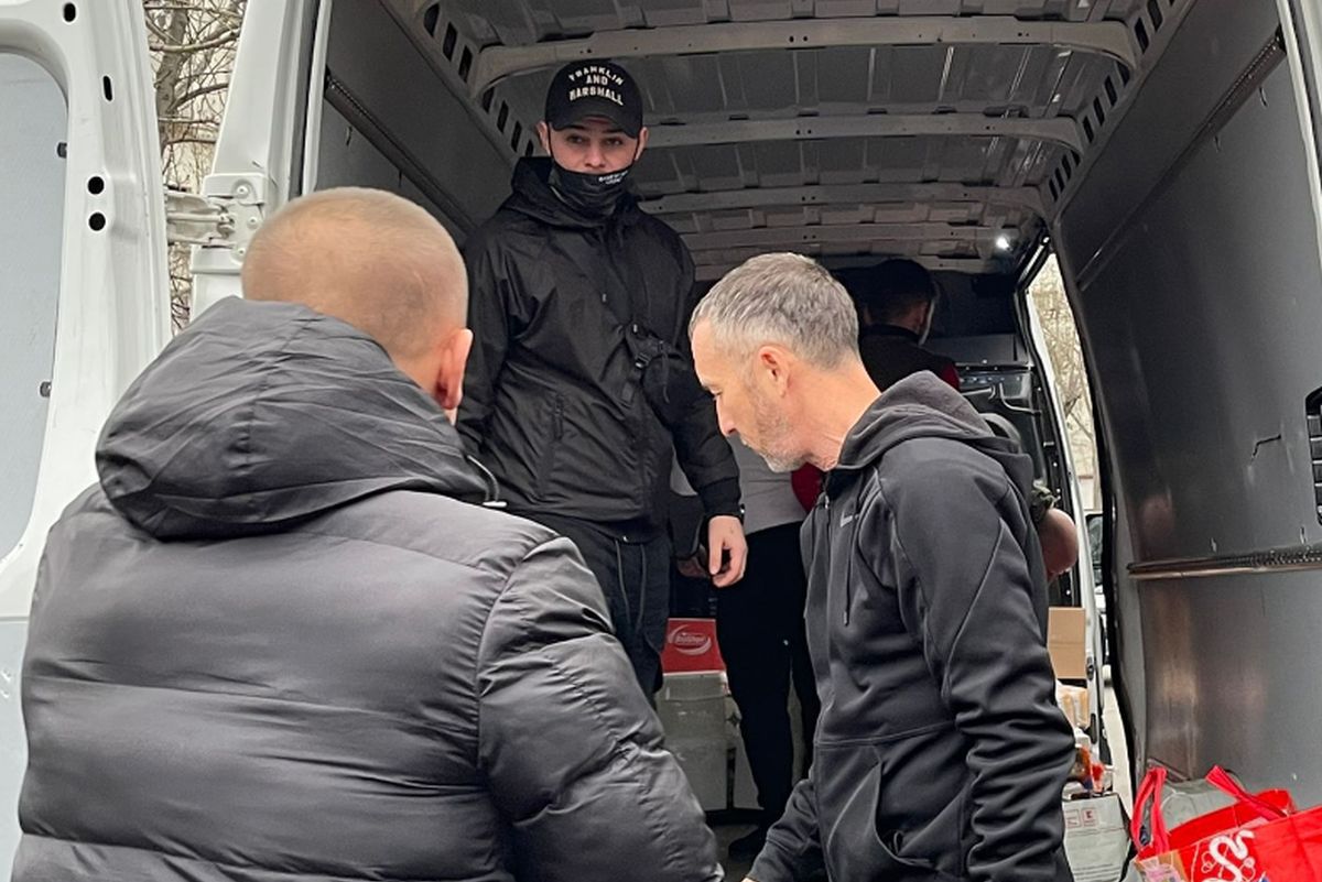 Galeria și clubul FCSB se implică în criza refugiaților » MM și Mustață s-au unit: „La nenorociri e nevoie să fim împreună”