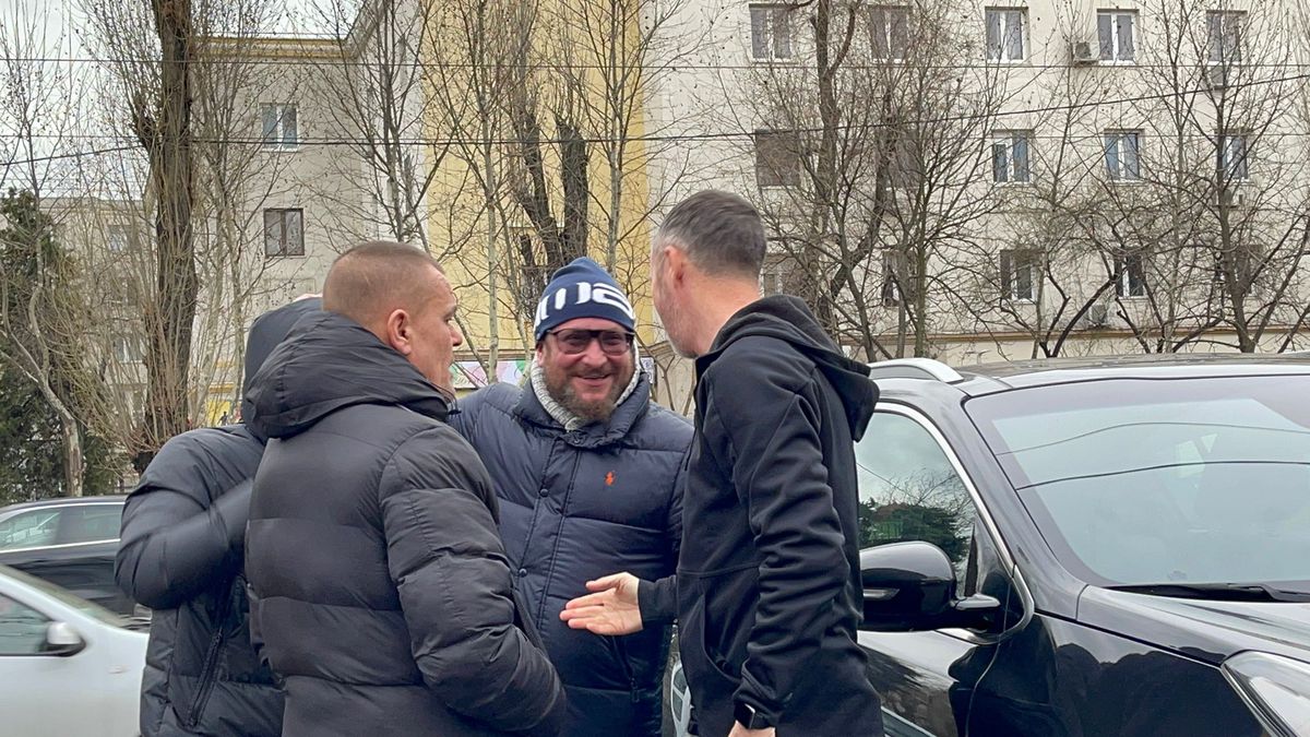 Galeria și clubul FCSB se implică în criza refugiaților » MM și Mustață s-au unit: „La nenorociri e nevoie să fim împreună”