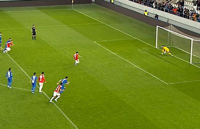 Penalty repetat la meciul lui Dinamo cu Unirea Constanța, după o fază confuză » Jucătorul lui Burcă și-a aruncat vorbe grele cu portarul advers