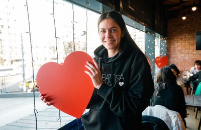 Andreea Mitu și aventura pe care o trăiește alături de Adam, fiul pasionat de robotică: „L-am luat peste tot, la două săptămâni era cu mine pe teren”