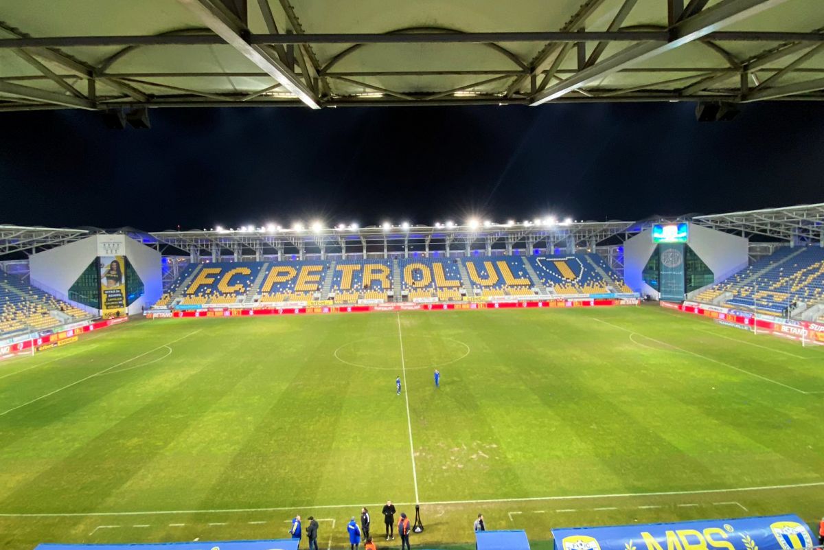 Probleme cu gazonul la Petrolul - CFR Cluj: orezăria perfectă e la Ploiești