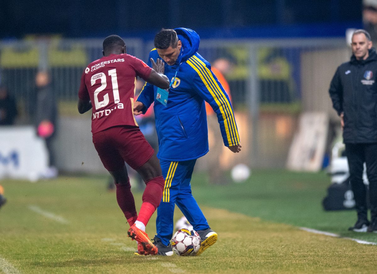Dan Petrescu a pierdut un titular la Ploiești: scos pe brațe, imediat după ce a marcat