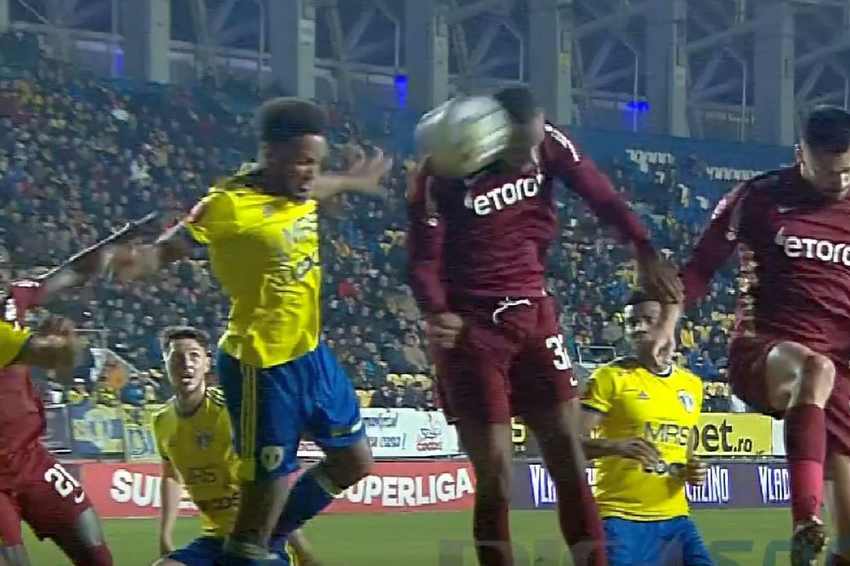 Fază controversată la Petrolul - CFR Cluj: arbitrul Găman nu a văzut un penalty în prima repriză!