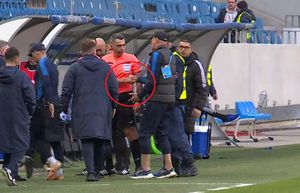Au apărut imaginile cu scandal de la pauză din FCU Craiova - Poli Iași: Leo Grozavu s-a dus peste arbitri și a fost oprit doar de forțele de ordine! Ce i-a făcut „centralului” + reacția acestuia