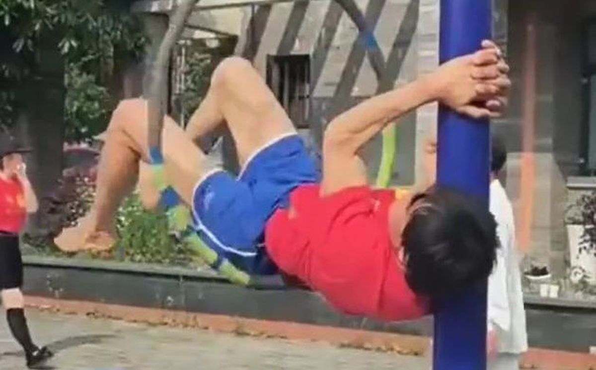 La 70 de ani, a înlocuit firele albe cu mușchi » Secretul din spatele formei incredibile