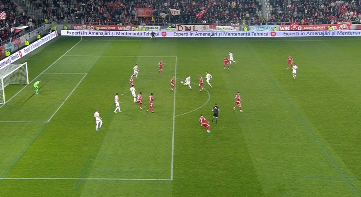 Decizie de neînțeles în Dinamo - Hermannstadt » Ofsaid dictat de VAR după o minge venită de la adversari! Balonul intrase în poartă