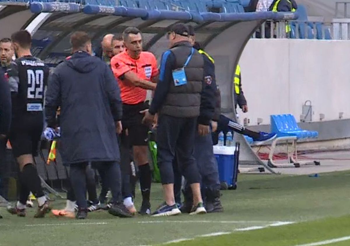 Scandal în FCU Craiova - Poli Iași: Leo Grozavu s-a dus peste arbitri