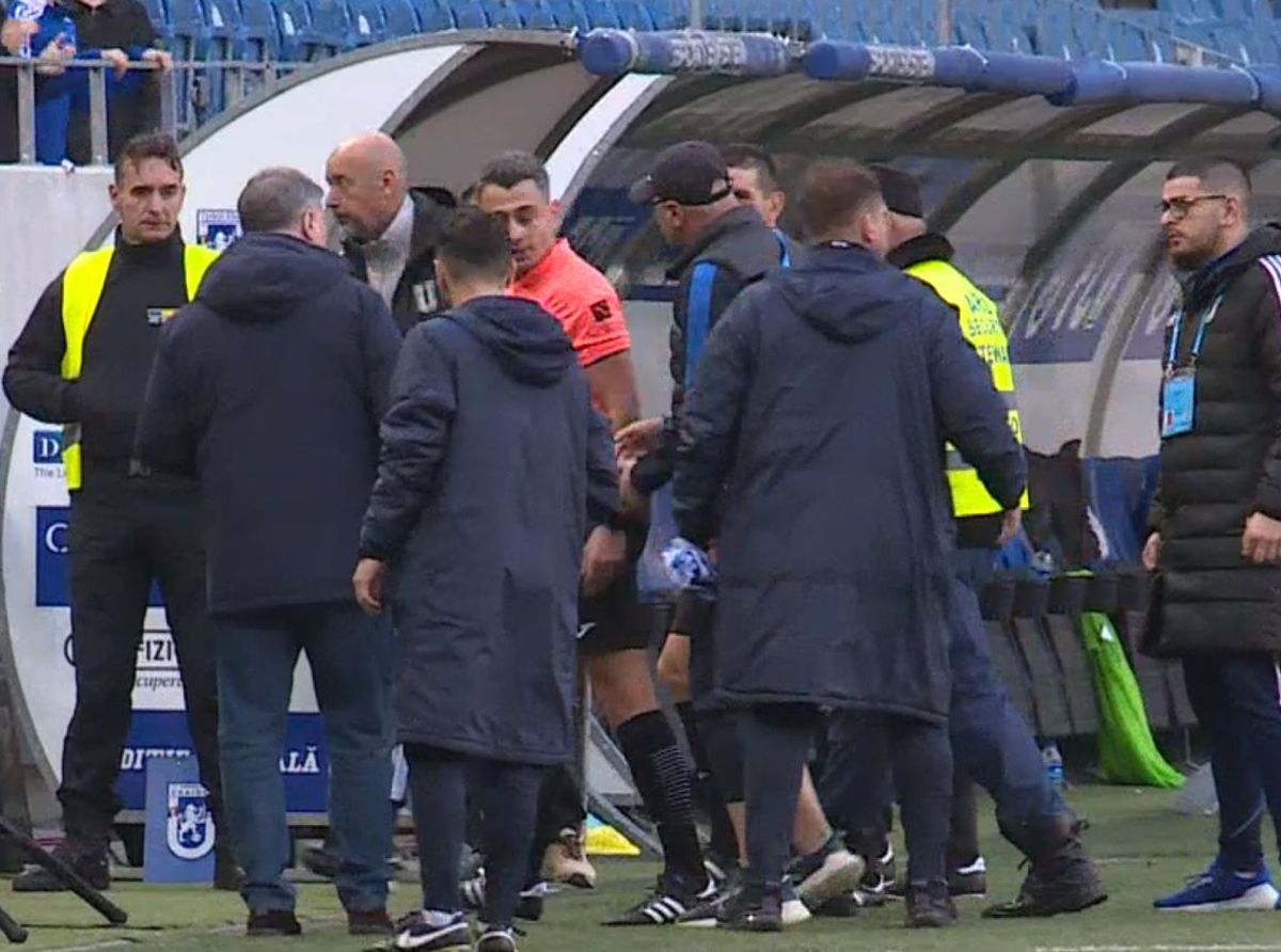 Scandal în FCU Craiova - Poli Iași: Leo Grozavu s-a dus peste arbitri