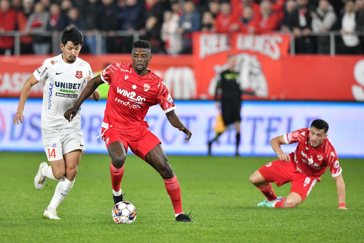 5 minute de bucurie dezlănțuită pe noul hit la modă la Dinamo! Imaginile surprinse de GSP la firul ierbii » S-au pus la dispoziția ultrașilor, după victoria cu Hermannstadt