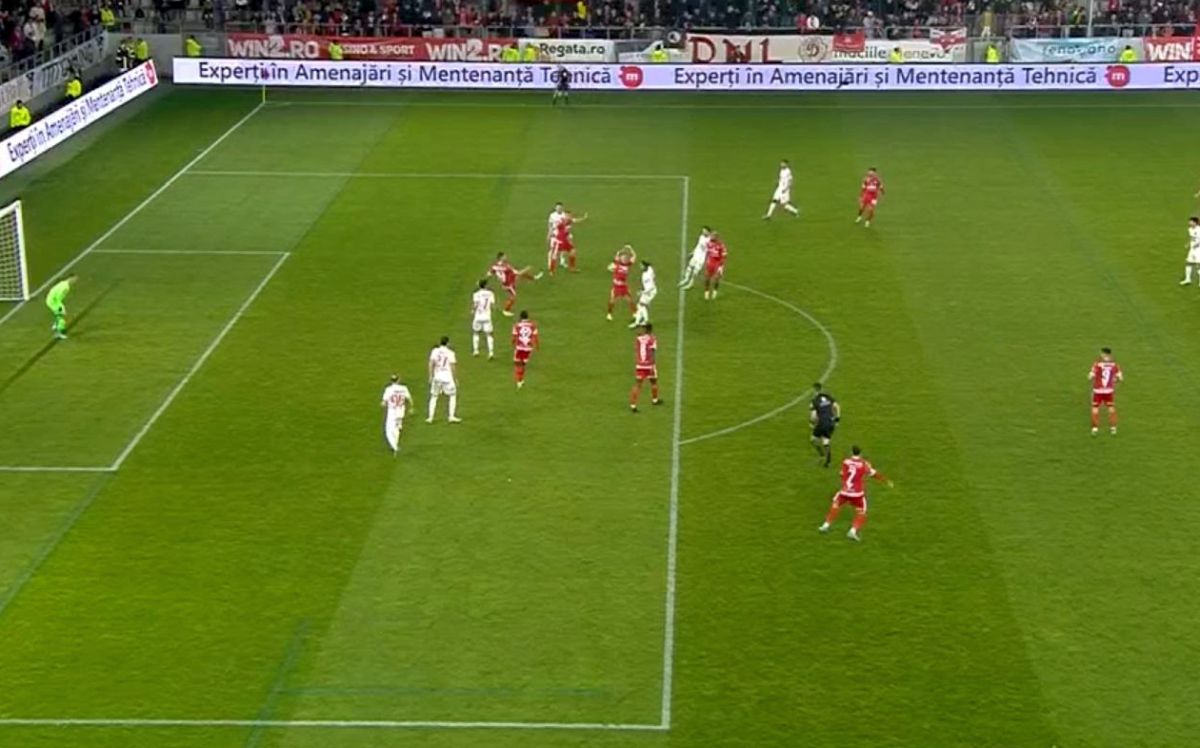 Decizie de neînțeles în Dinamo - Hermannstadt » Ofsaid dictat de VAR după o minge venită de la adversari! Balonul intrase în poartă