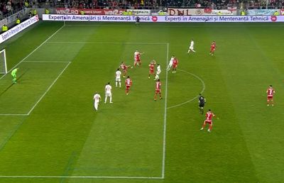 Decizie de neînțeles în Dinamo - Hermannstadt » Ofsaid dictat de VAR după o minge venită de la adversari! Balonul intrase în poartă