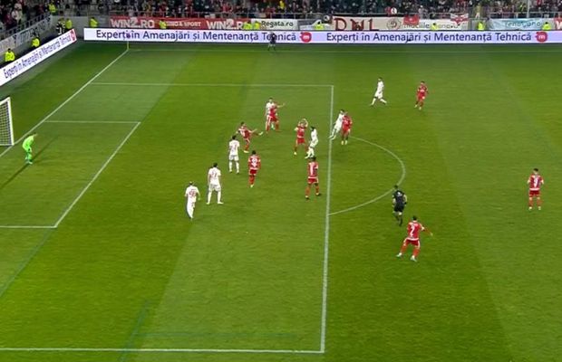 Decizie de neînțeles în Dinamo - Hermannstadt » Ofsaid dictat de VAR după o minge venită de la adversari! Balonul intrase în poartă