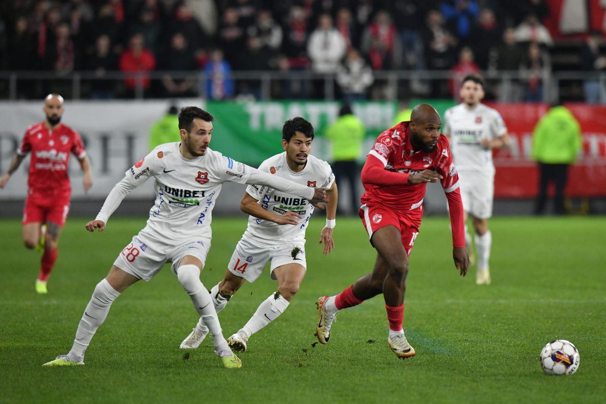 5 minute de bucurie dezlănțuită pe noul hit la modă la Dinamo! Imaginile surprinse de GSP la firul ierbii » S-au pus la dispoziția ultrașilor, după victoria cu Hermannstadt