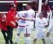 Imagini reprobabile din timpul meciului! Un minor a intervenit pentru a-și opri tatăl, care a intrat pe teren și a lovit un adversar