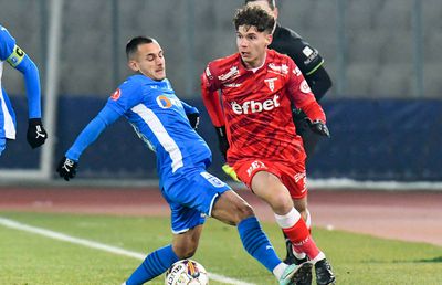 Rapid a blocat jucătorii rivalei înaintea meciului direct: „Nu e vorba doar de bani”