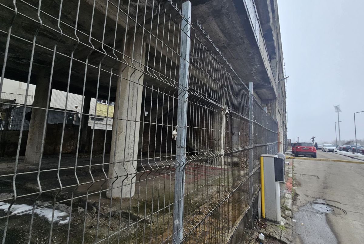 Clădirea-fantomă de lângă stadionul „Dinamo” » Aici ar fi trebuit să fie sediul clubului: paragină în loc de lux, 30 de ani mai târziu