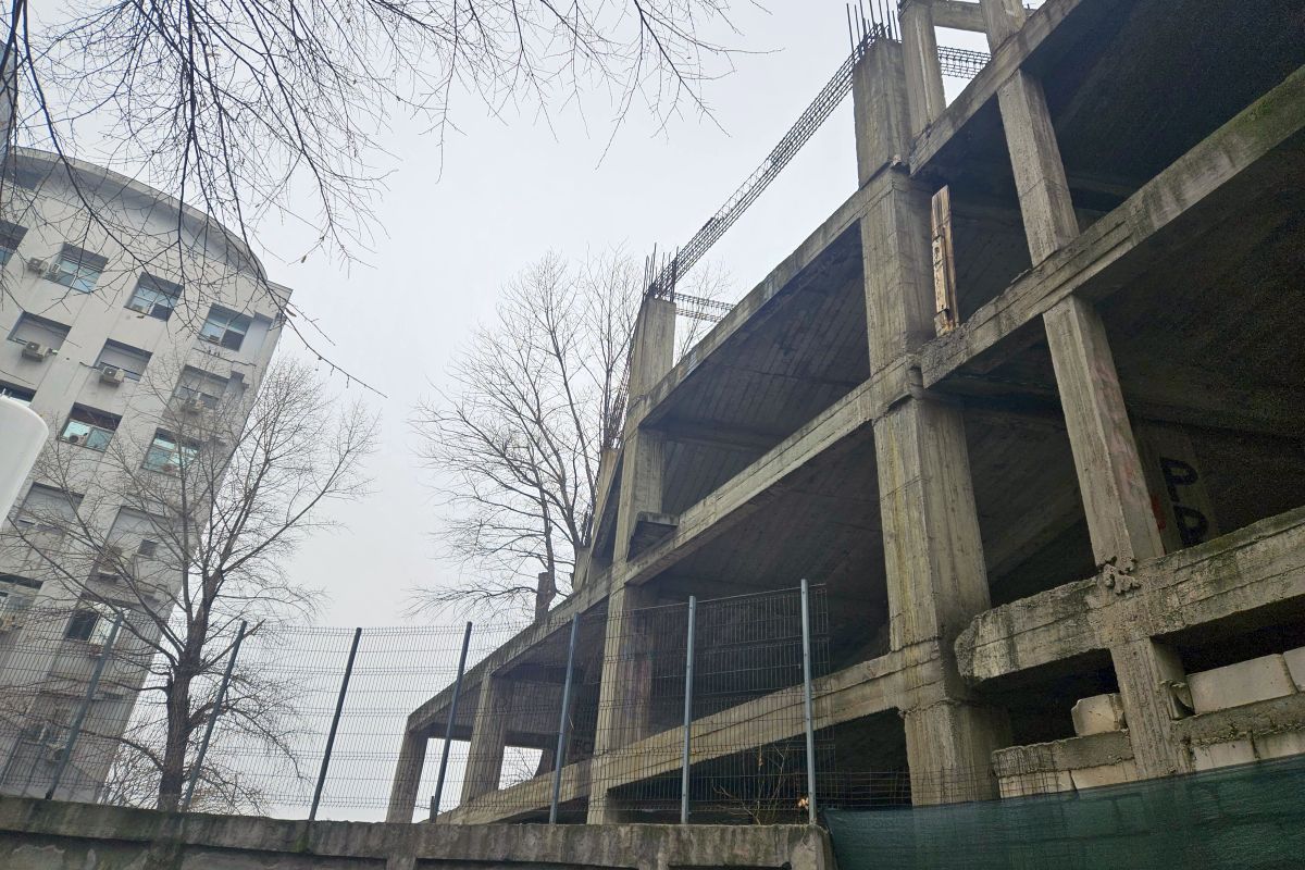 Clădirea-fantomă de lângă stadionul „Dinamo” » Aici ar fi trebuit să fie sediul clubului: paragină în loc de lux, 30 de ani mai târziu