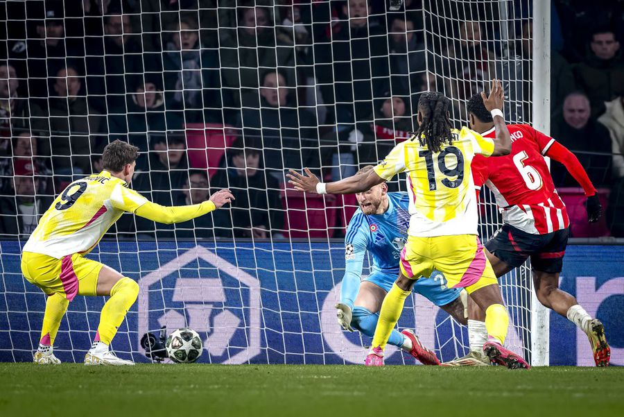 Și Marmotta învelea Bătrâna Doamnă în staniol!