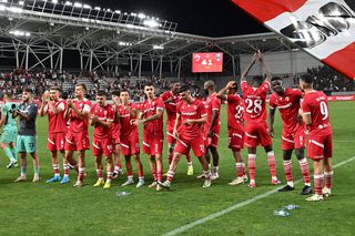 Dinamo a bătut palma cu americanii, în seara în care a intrat matematic în play-off