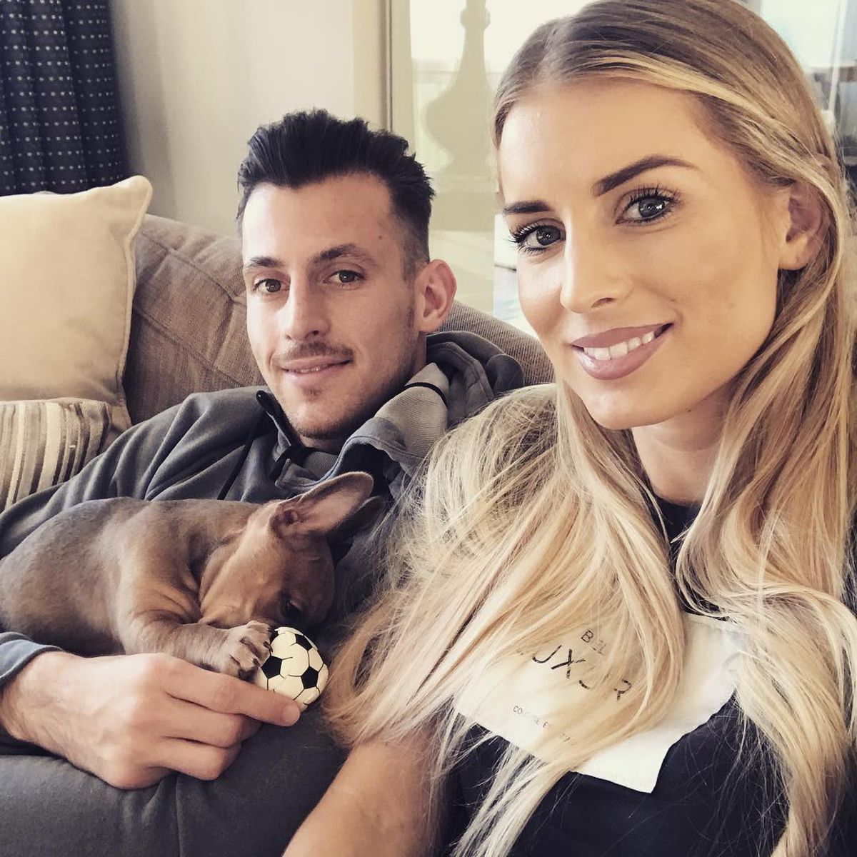 Soția a ieșit prima la atac, după ce a pățit fotbalistul „păcălit” să semneze: „Nimic în viață nu este corect”