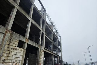 Cine pune mâna pe clădirea-fantomă de lângă stadionul Dinamo: „Mai întâi să avem terenul” » Paragină în locul unde ar fi trebuit să apară un mega-proiect