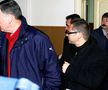 Liviu Făcăleață, cu ochelari, lângă Penescu și Costică „Vâlcea”. Imagini cu arestările din „Dosarul Mită pentru Arbitri” / Sursă foto: Arhivă GSP
