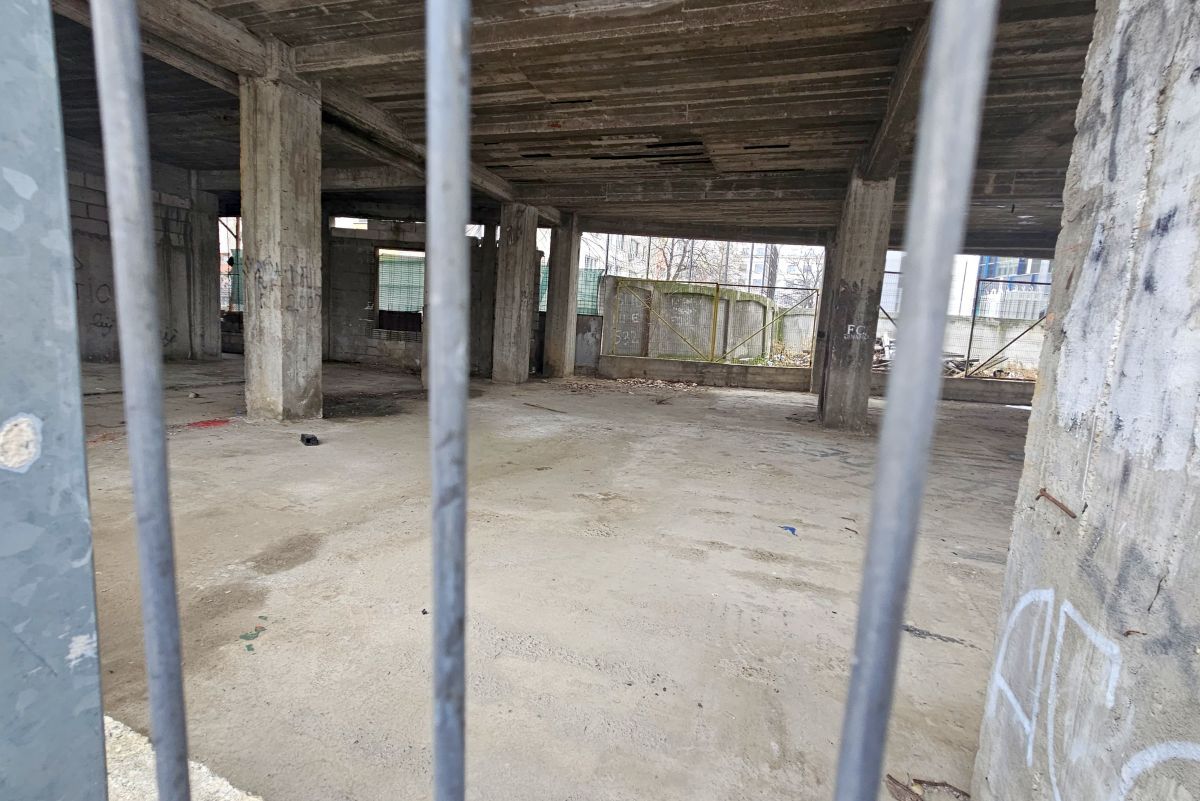 Clădirea-fantomă de lângă stadionul „Dinamo” » Aici ar fi trebuit să fie sediul clubului: paragină în loc de lux, 30 de ani mai târziu