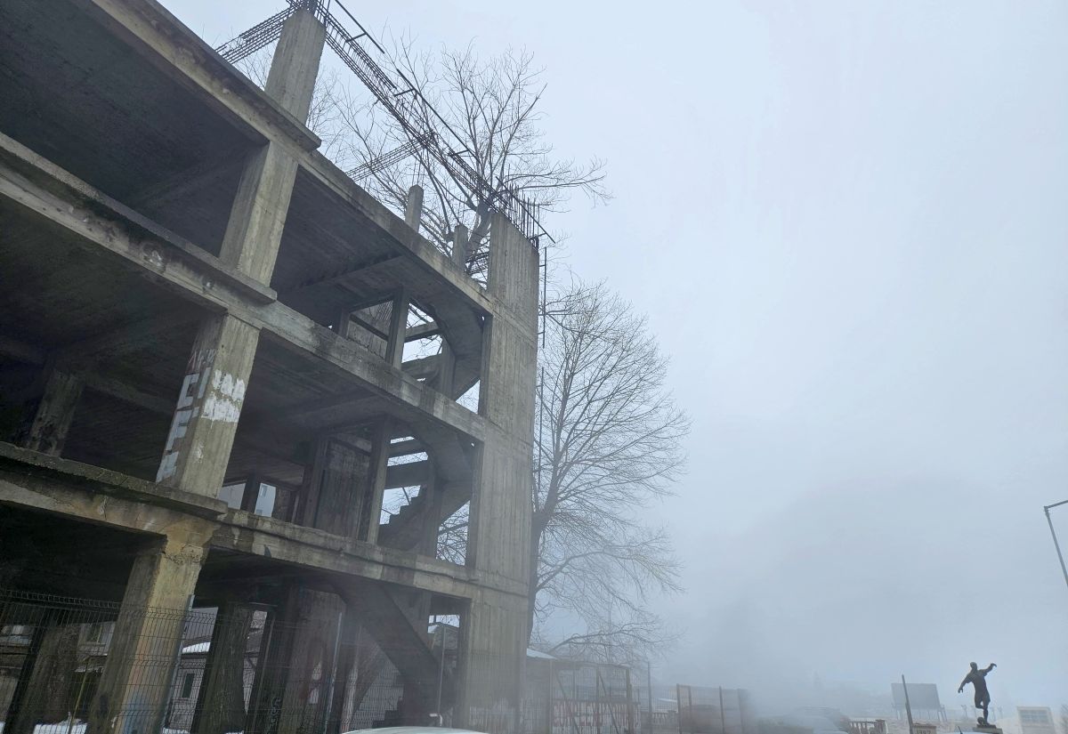 Clădirea-fantomă de lângă stadionul „Dinamo” » Aici ar fi trebuit să fie sediul clubului: paragină în loc de lux, 30 de ani mai târziu