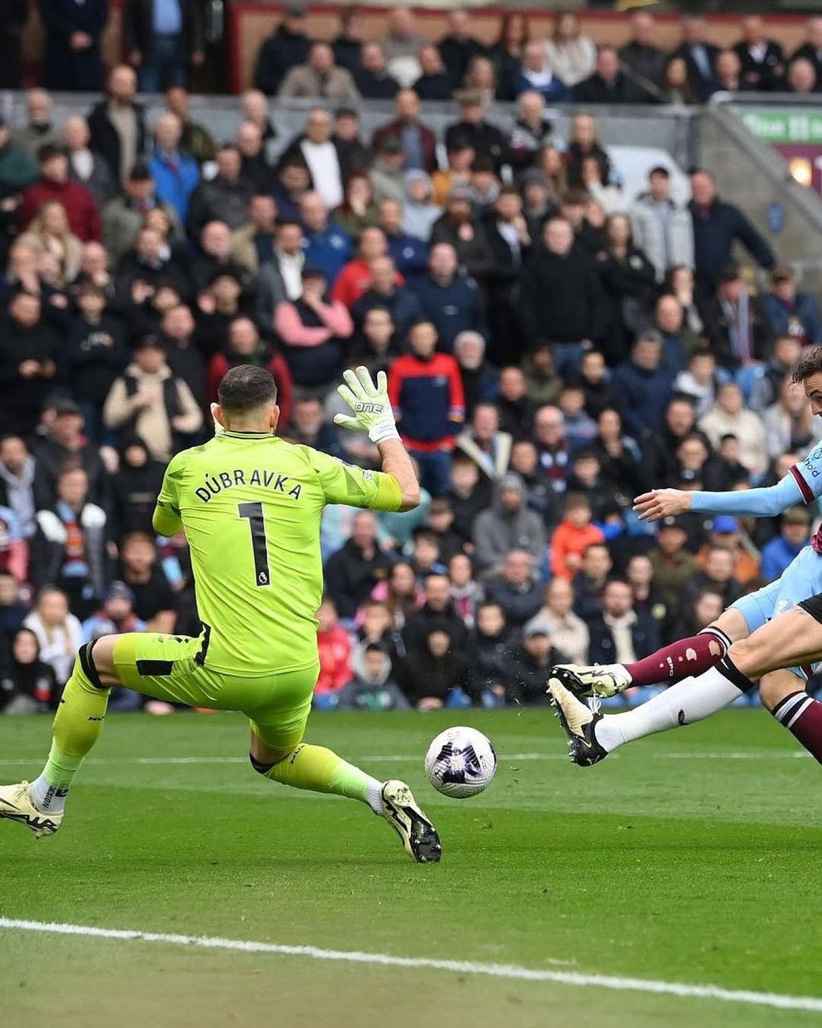 Soția a ieșit prima la atac, după ce a pățit fotbalistul „păcălit” să semneze: „Nimic în viață nu este corect”