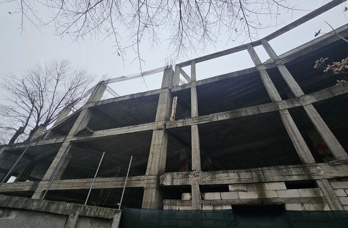 Clădirea-fantomă de lângă stadionul „Dinamo” » Aici ar fi trebuit să fie sediul clubului: paragină în loc de lux, 30 de ani mai târziu