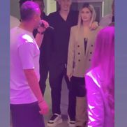 Constantin Budescu a luat microfonul și a început să cânte la aniversarea sa. Foto: Captură tiktok