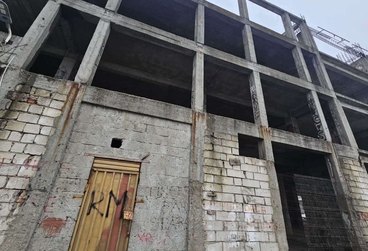Clădirea-fantomă de lângă stadionul „Dinamo” » Aici ar fi trebuit să fie sediul clubului: paragină în loc de lux, 30 de ani mai târziu
