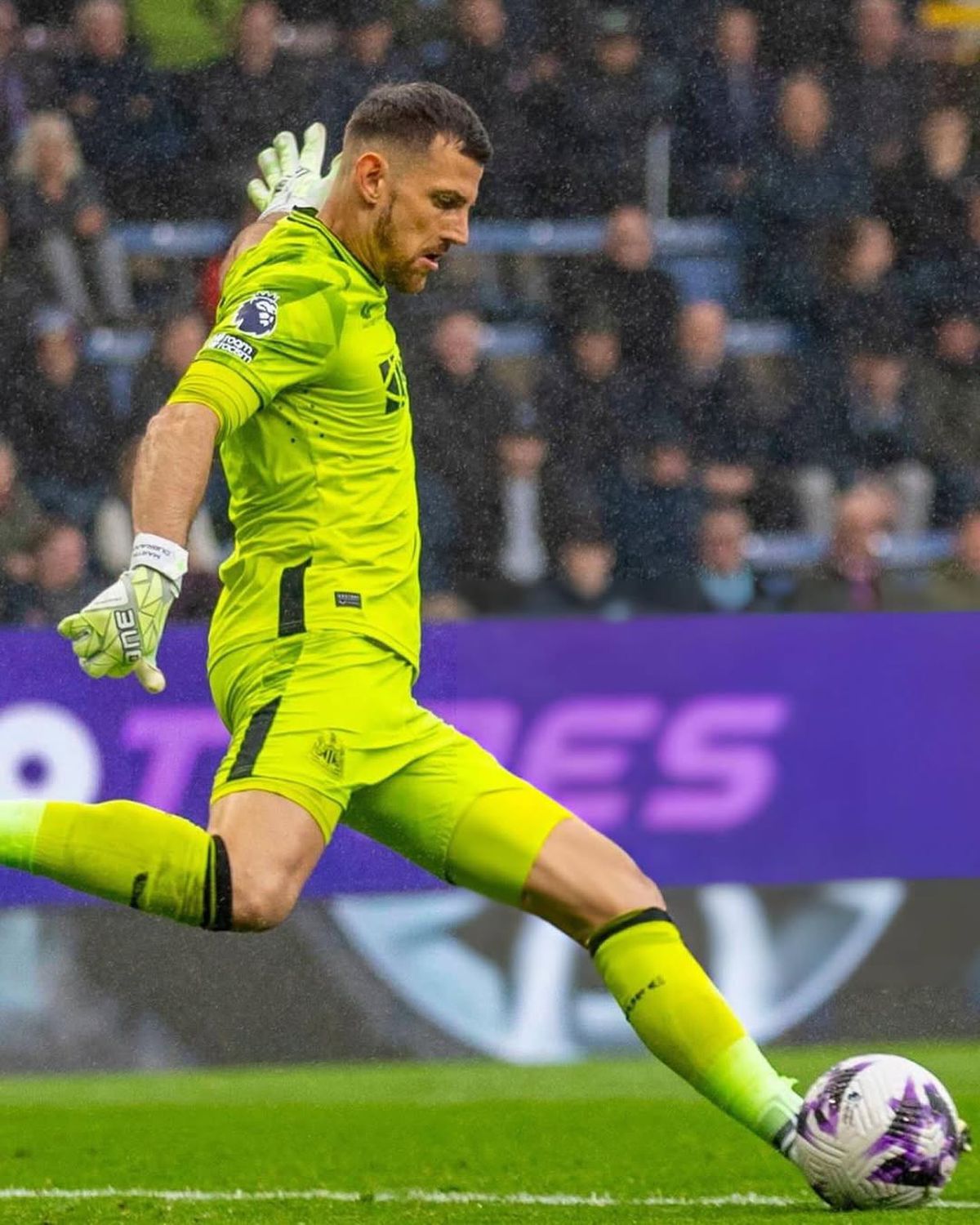 Soția a ieșit prima la atac, după ce a pățit fotbalistul „păcălit” să semneze: „Nimic în viață nu este corect”