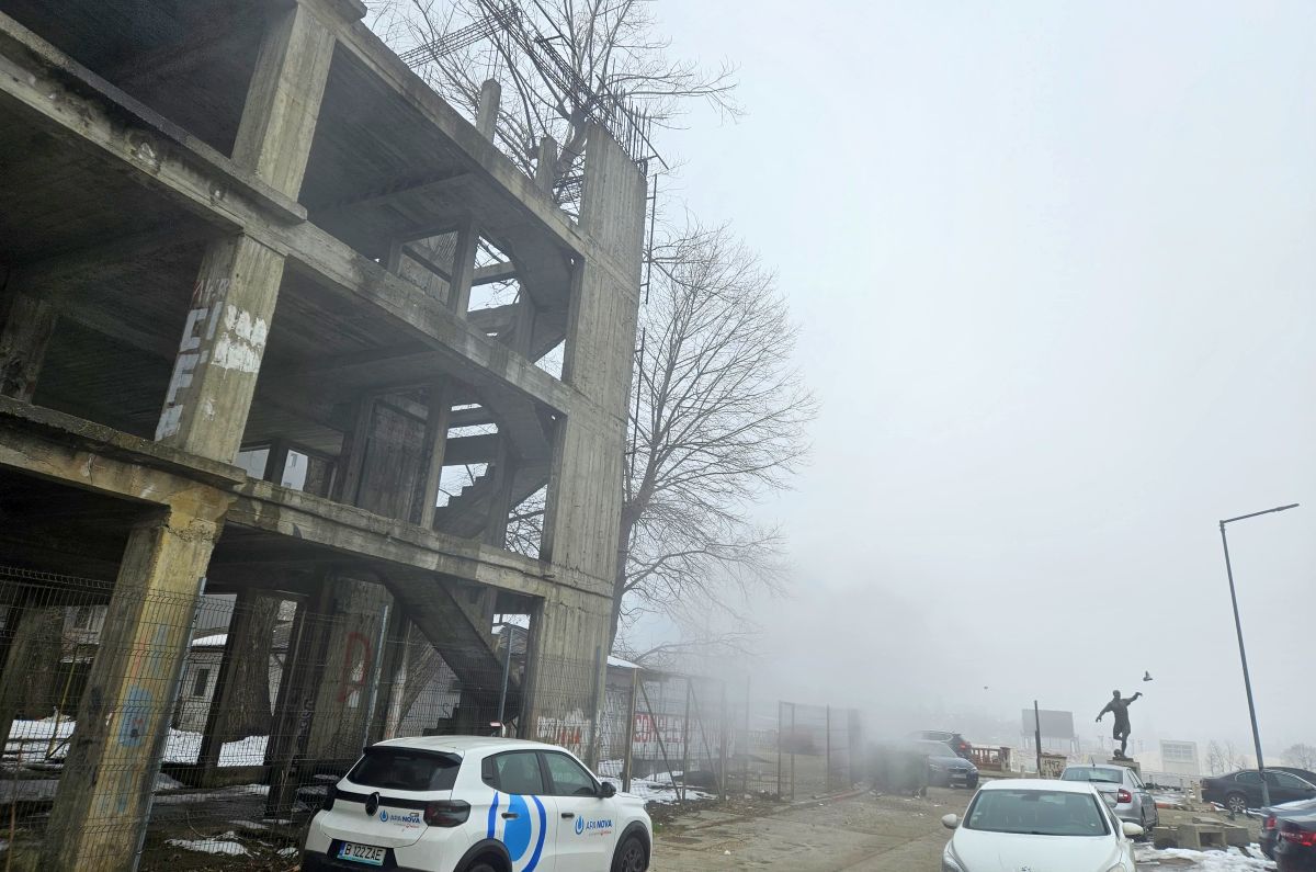 Cine pune mâna pe clădirea-fantomă de lângă stadionul Dinamo: „Mai întâi să avem terenul” » Paragină în locul unde ar fi trebuit să apară un mega-proiect